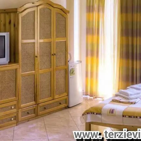 Terzievi Family House 3*