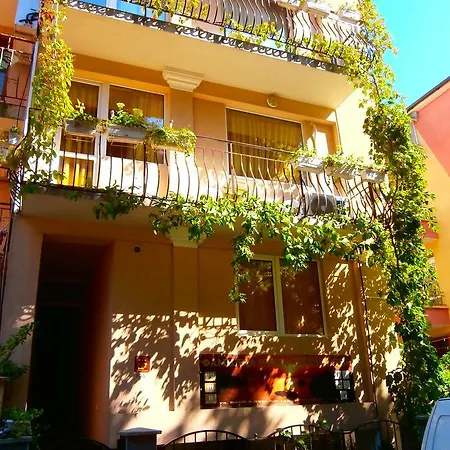 Terzievi Family House 招待所