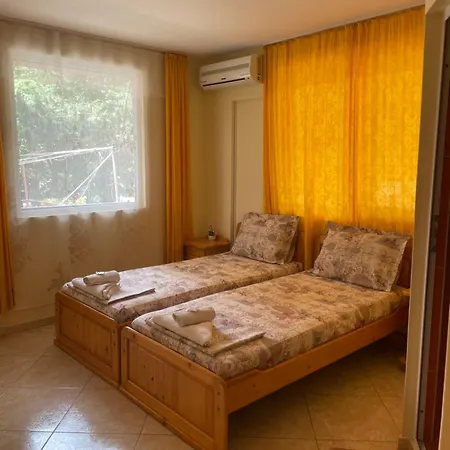 Terzievi Family House בית הארחה