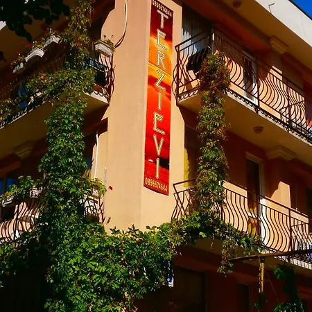 Terzievi Family House בית הארחה 3*