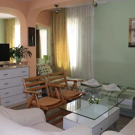Terzievi Family House בית הארחה 3*